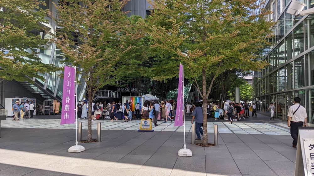 A wide shot of the merket stalls and event flags