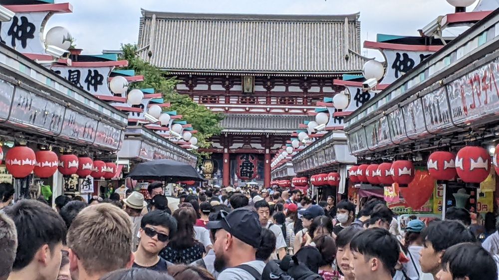 The walk leading to the shrine, full of people